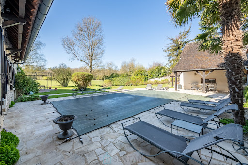 Property with pool 3