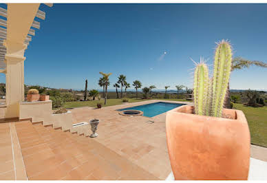 Maison avec piscine et terrasse 4