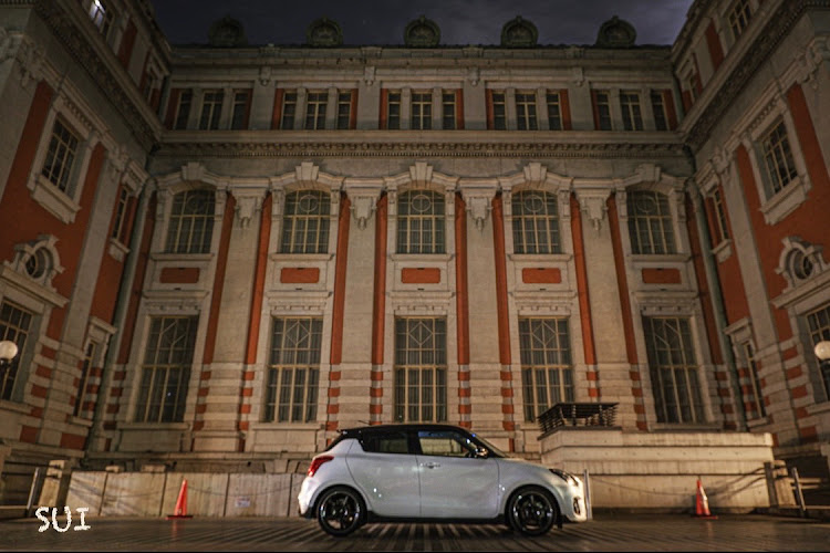 スイフトスポーツの中央公会堂・カメ活📷・真横ショット・真夜中さんぽ🚗・安全うんたん🎵に関するカスタム事例の投稿画像1枚目