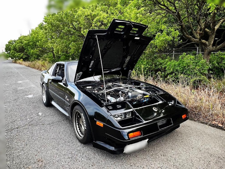 フェアレディZのみんなのエンジンルーム見てみたいに関するカスタム事例の投稿画像1枚目