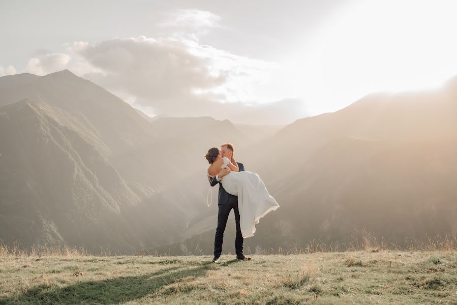 Fotógrafo de casamento Artem Apoiani (p9ovttg). Foto de 27 de fevereiro