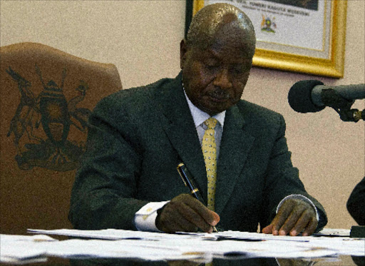 Uganda’s President Yoweri Museveni signs the Anti-Homosexuality Bill on February 24, 2014 in Entebbe.Photo/AFP