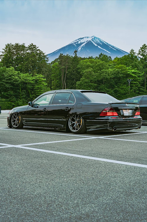 セルシオの山と愛車・仲間との楽しい時間・セルシオ好きと繋がりたい・車好きと繋がりたい・オフ会に関するカスタム事例の投稿画像1枚目