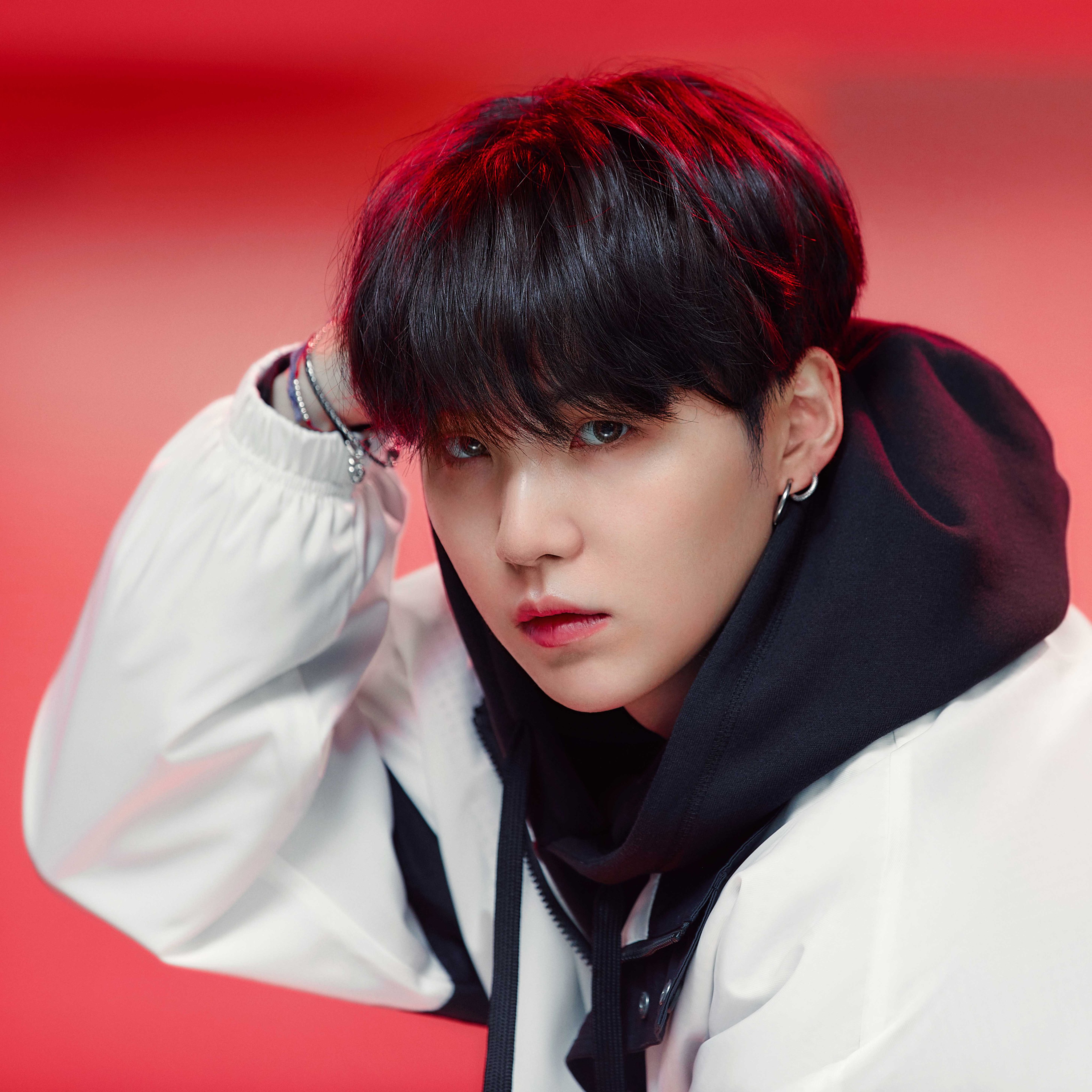 Bts S Suga Makes A Surprising Cameo In Max S Blueberry Eyes Mv Kissasian