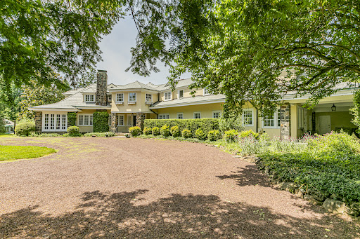 House with pool and garden 3