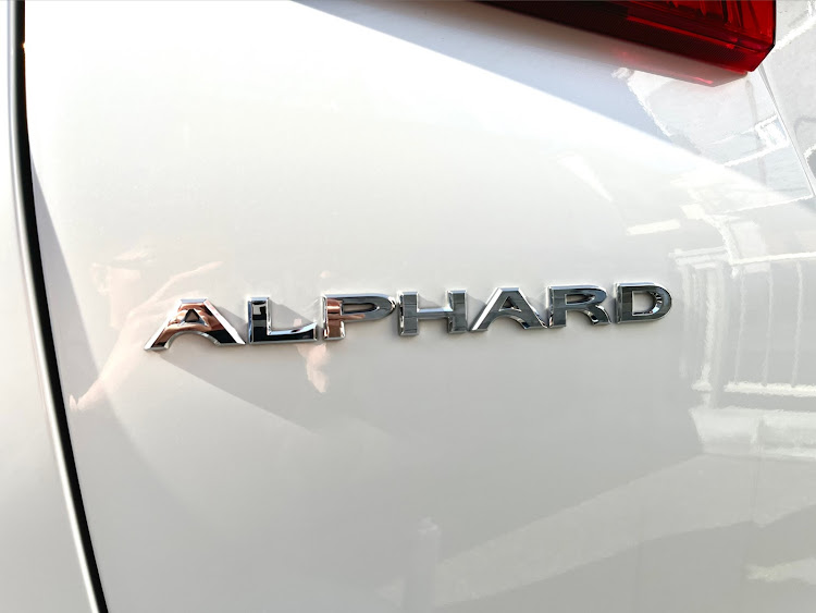 アルファードのAGH30・GR化計画・GR ALPHARD・AWESOME JAPAN・ポッティングステッカーに関するカスタム事例の投稿画像4枚目