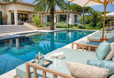 Villa with pool 11