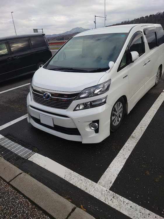 ヴェルファイアの何故か前下がり・後少し後ろ下げたい・車が汚いのは許してに関するカスタム事例の投稿画像1枚目