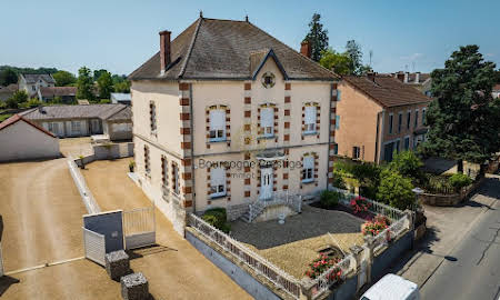 Mansion in Burgundy - Uchizy