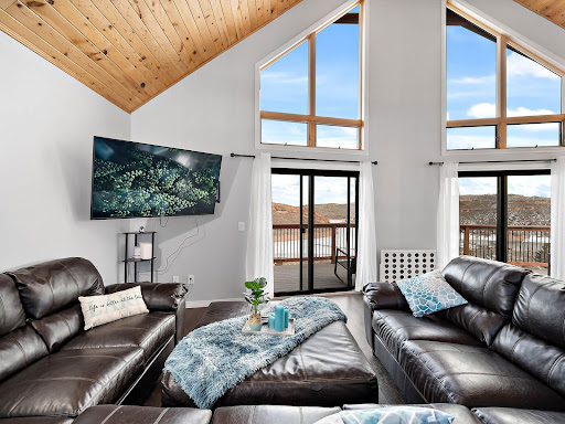 Living room with large bay window - House purchase in Fort Collins, 3 bedrooms