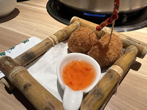 燈光美、氣氛佳的幾歲生日送幾隻蝦～肉質軟嫩可口、海鮮新鮮味美～可用電子支付、手機線上點餐、服務親切完美。（用餐2小時）