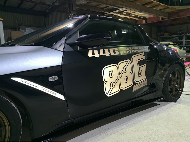 S660のホンダ・S660・ヨンヨンジー・ステッカーチューンに関するカスタム事例の投稿画像1枚目