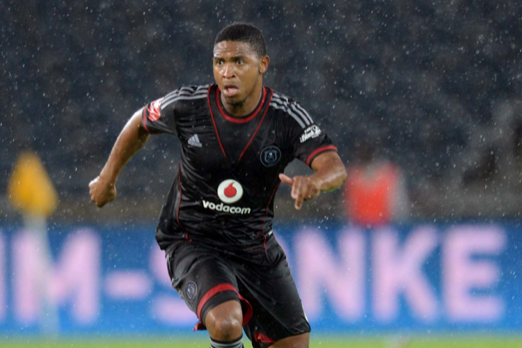 Former Bafana Bafana, SuperSport United and Orlando Pirates midfielder Thandani Ntshumayelo has announced his retirement.