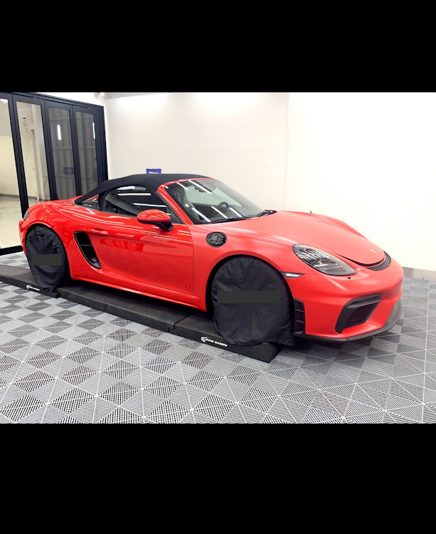 718 スパイダーの718spyder・プロテクションフイルム施工・赤マットに関するカスタム事例の投稿画像2枚目