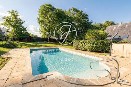 House with pool 2