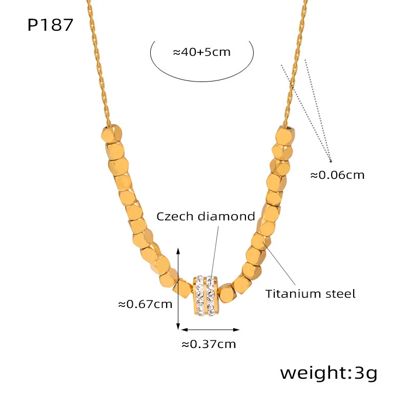 Gouden titanium stalen ketting met ronde geometrische design, zirkoon inleg en suikerklontje hanger, perfect cadeau.