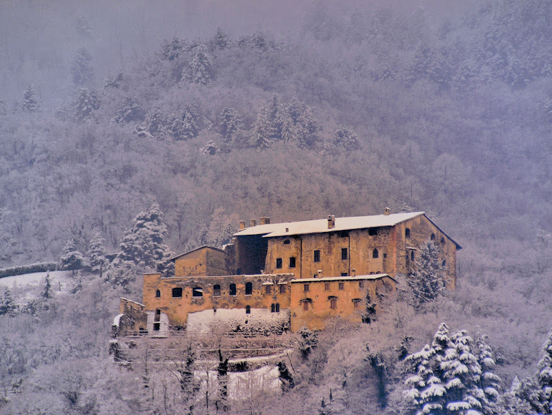 Quante fiabe raccontano di un castello di Isidoro. 