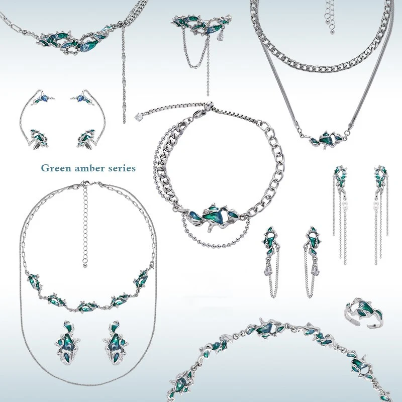 Collier plissé Original Bleu Lac avec gouttes d'huile. Un bijou unique pour femmes. Idéal pour offrir. Design exclusif et élégant.