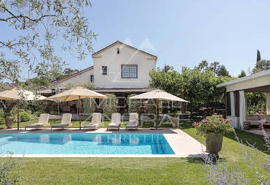 Villa with pool 1