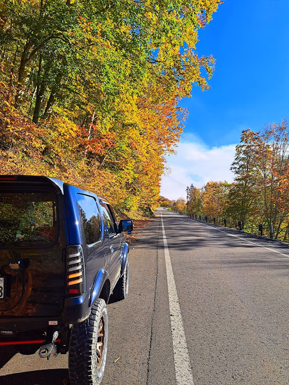 ジムニーの紅葉と愛車に関するカスタム事例の投稿画像3枚目