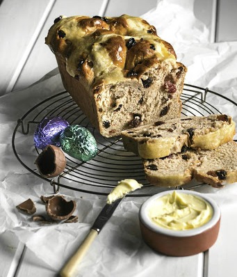 Hot cross bun loaf.