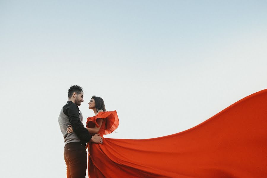 Fotógrafo de casamento Hamze Dashtrazmi (hamzedashtrazmi). Foto de 30 de agosto 2022