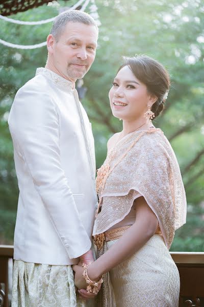 結婚式の写真家Watcharin Intajorn (watcharin)。2019 4月19日の写真