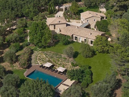 Villa avec piscine et terrasse 1