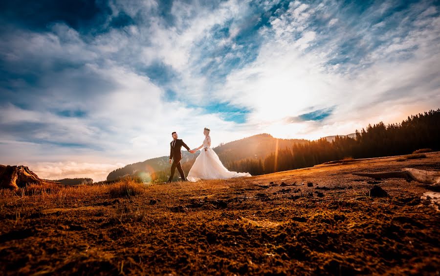 Wedding photographer Max Butuc (ralucabalan). Photo of 20 January 2022