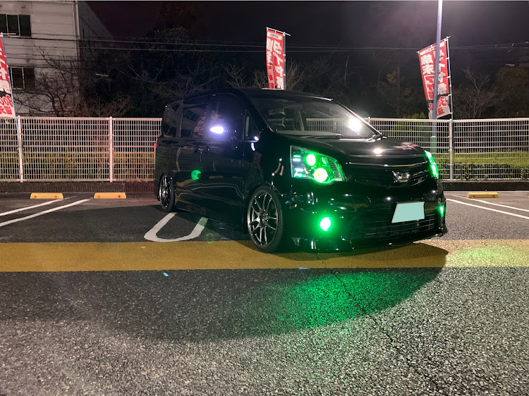 ノアのホイールタイヤ交換・DIY・七零保存會・御堂筋イルミネーションに関するカスタム事例の投稿画像2枚目