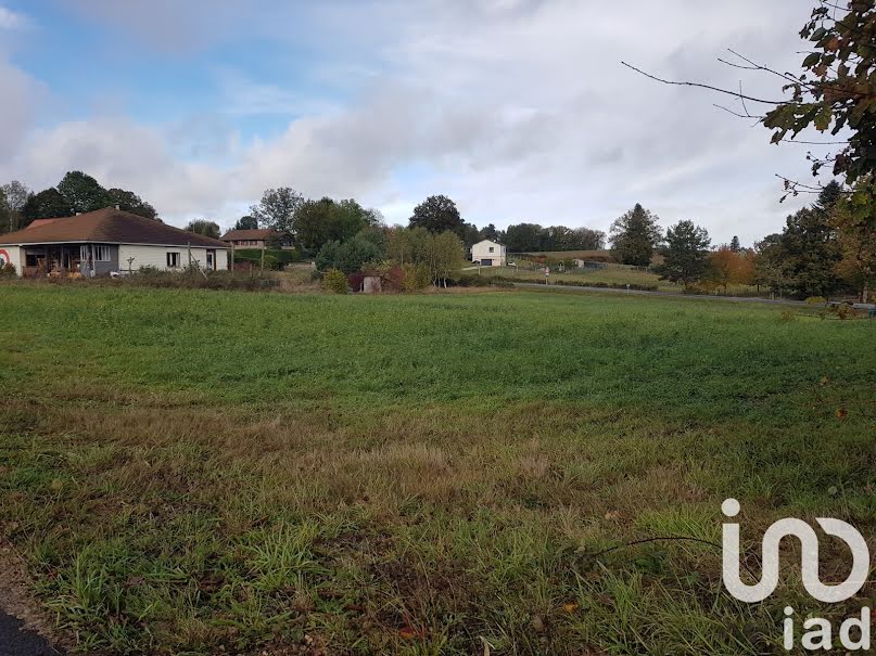 Vente terrain  1800 m² à Combrailles (63380), 23 500 €