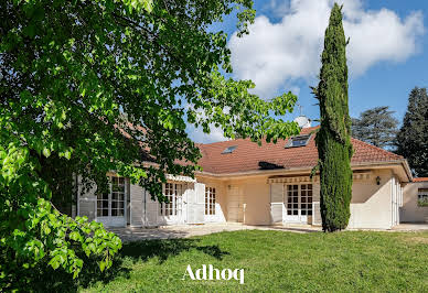 Villa with garden and terrace 14