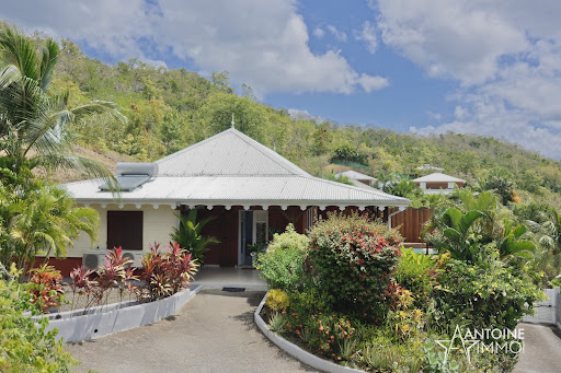 Villa with pool 3