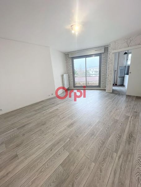 Location  appartement 1 pièce 29 m² à Bellerive-sur-Allier (03700), 430 €