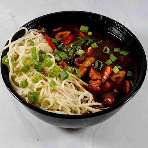 Veg Chilli Noodles (with Gravy)