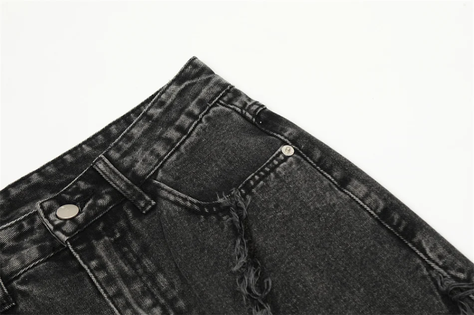 Pantalones anchos de hombre con costuras elegantes, perfectos para un look moderno y cómodo. Disfruta de estilo y libertad de movimiento.