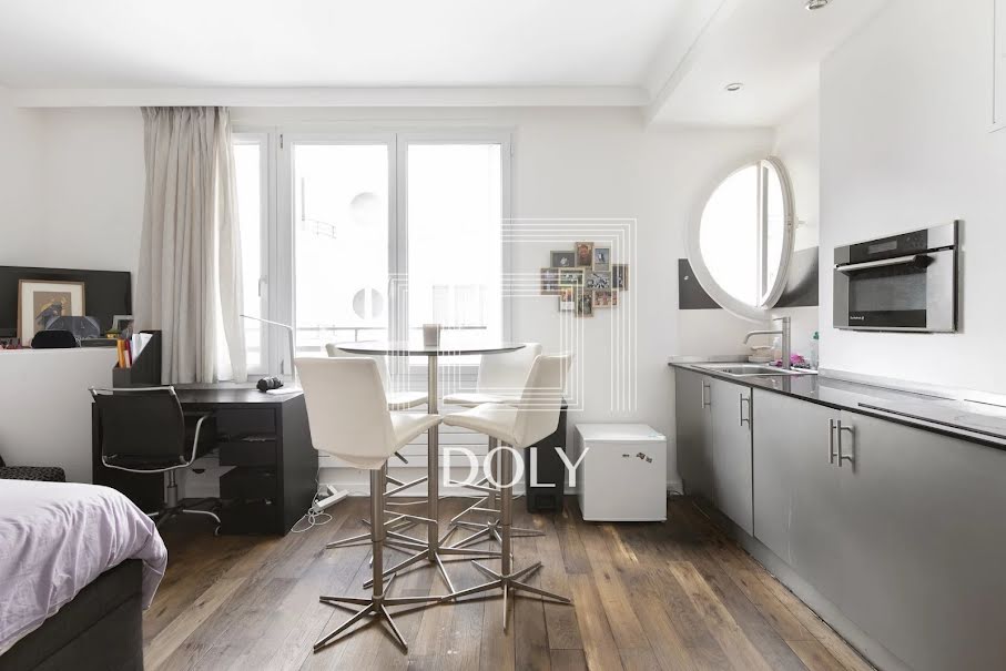 Location  appartement 1 pièce 26 m² à Paris 17ème (75017), 3 500 €