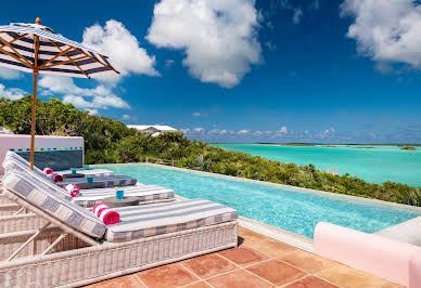 Maison avec piscine et terrasse 4