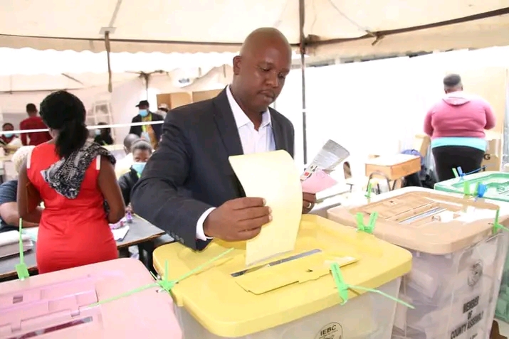 Jubilee Party Embakasi West parliamentary candidate Mark Muriithi Mwenje casts his vote during the August 9 polls.