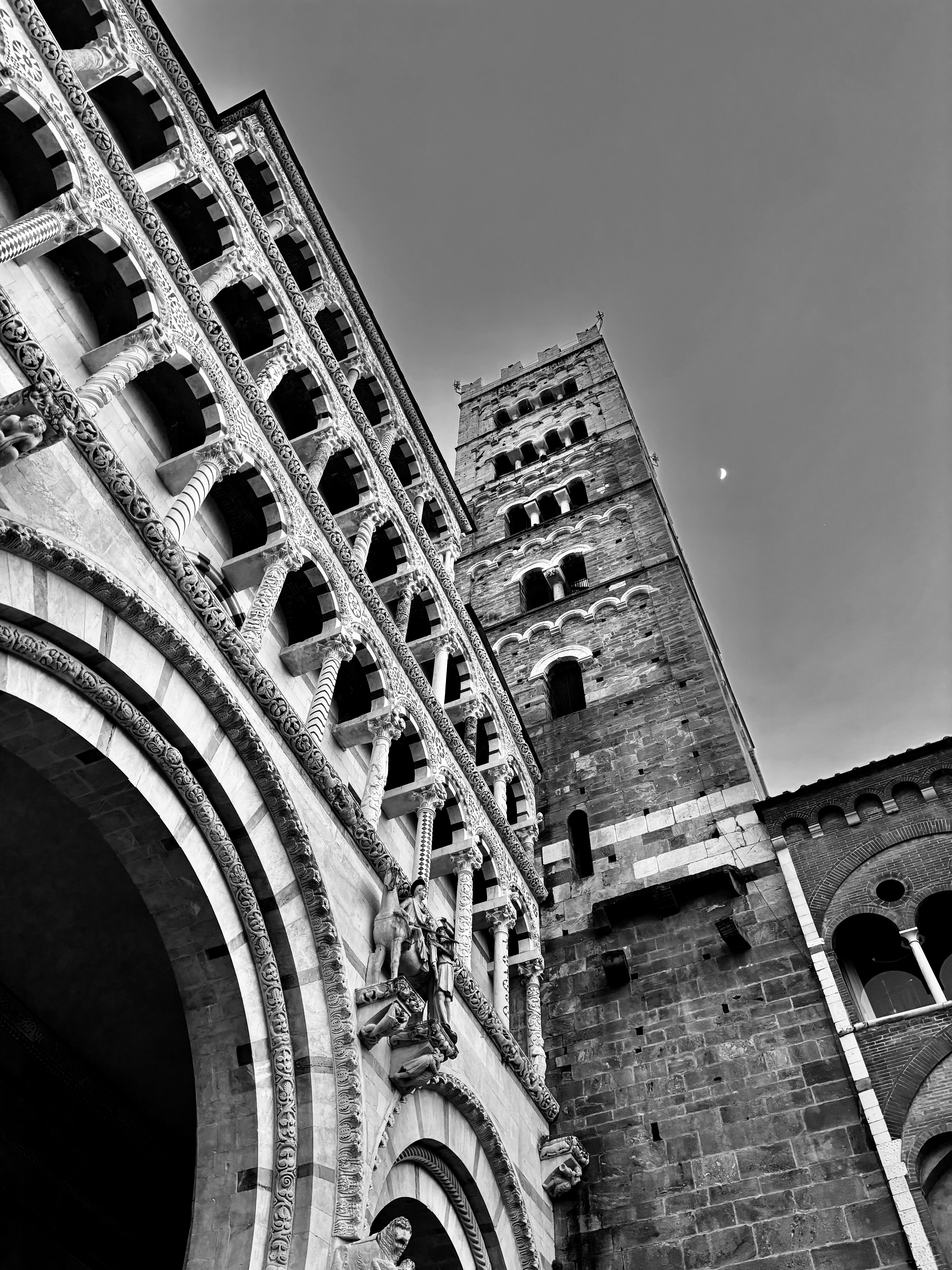 Lucca, particolare del Duomo... di Volpina