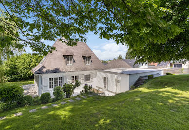 House with garden and terrace 13