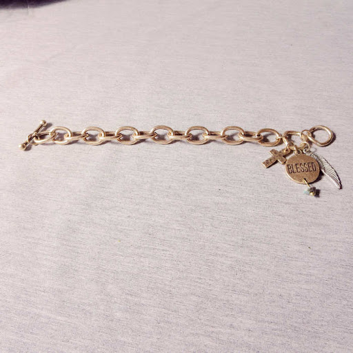 Title 3, Alfabetlegering armband