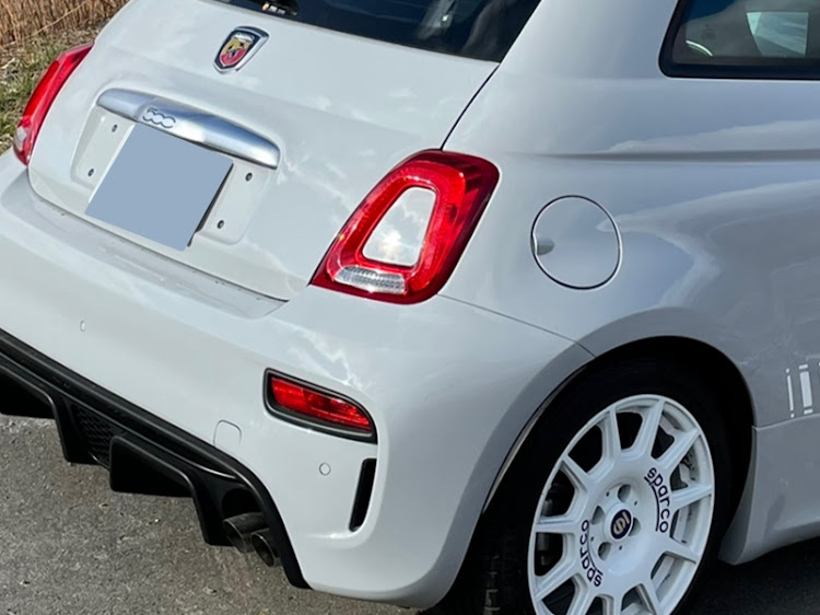 595の車種名エンブレムは有り派に関するカスタム事例の投稿画像1枚目