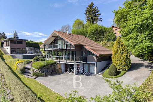 House with pool and terrace 1
