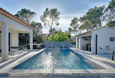 Maison avec piscine et terrasse 12