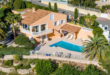 Villa avec piscine et terrasse 17