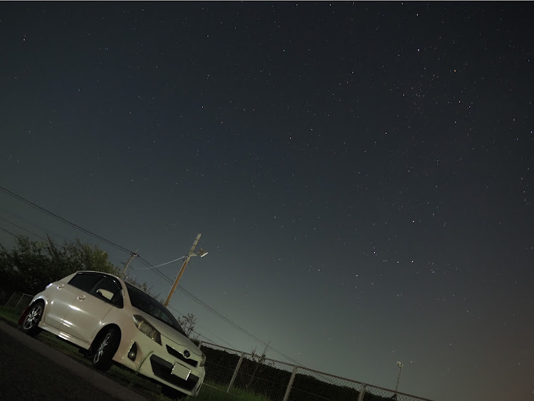ヴィッツRSの星空と愛車・星空撮影・一眼レフに関するカスタム事例の投稿画像1枚目