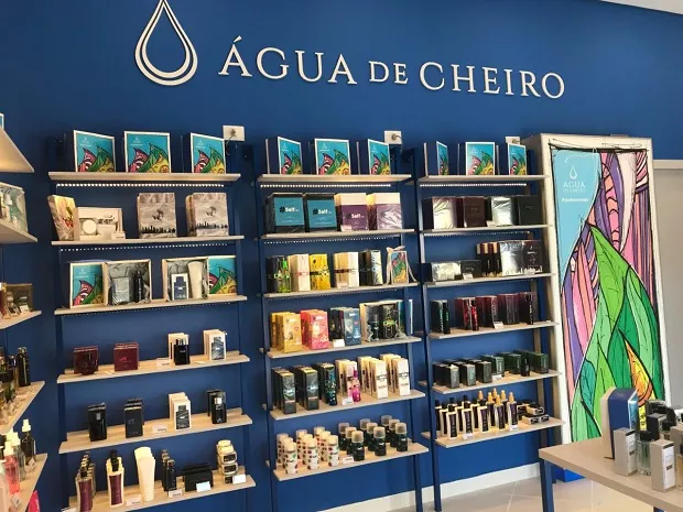 A Água de Cheiro é uma franquia no setor de cosméticos e perfumaria.