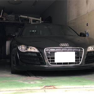 R8 クーペ
