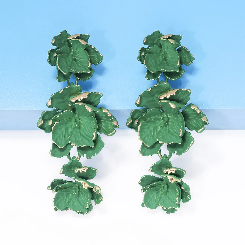 Alloy Creative Design bloemen oorbellen, straatversiering. Geschilderde bloem earcrops. Een uniek sieraad dat elke outfit opfleurt.